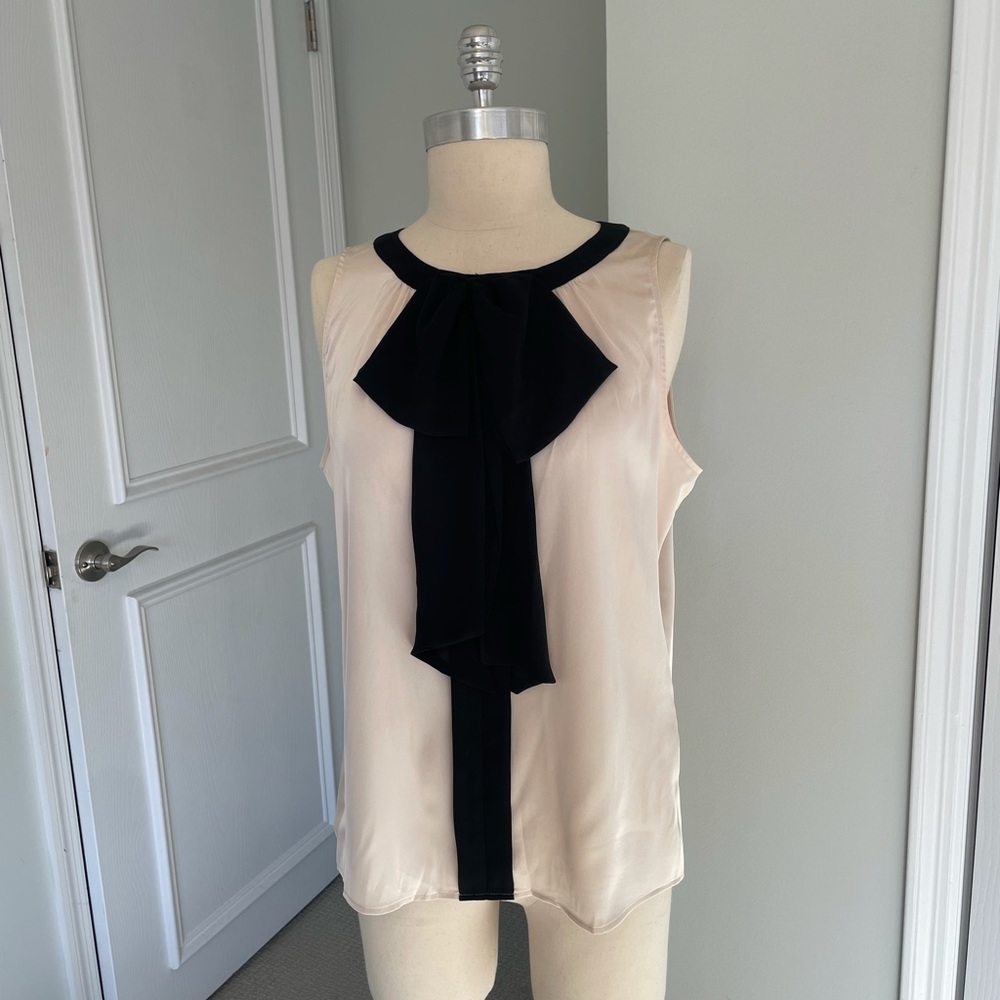 New York and Co Sleeveless Bow top